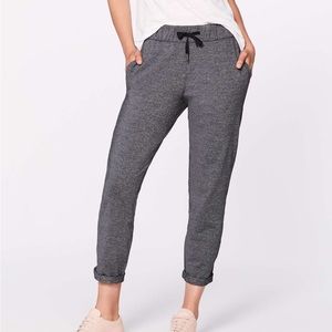 Lululemon On the Fly Pants - Heathered Black - size 4